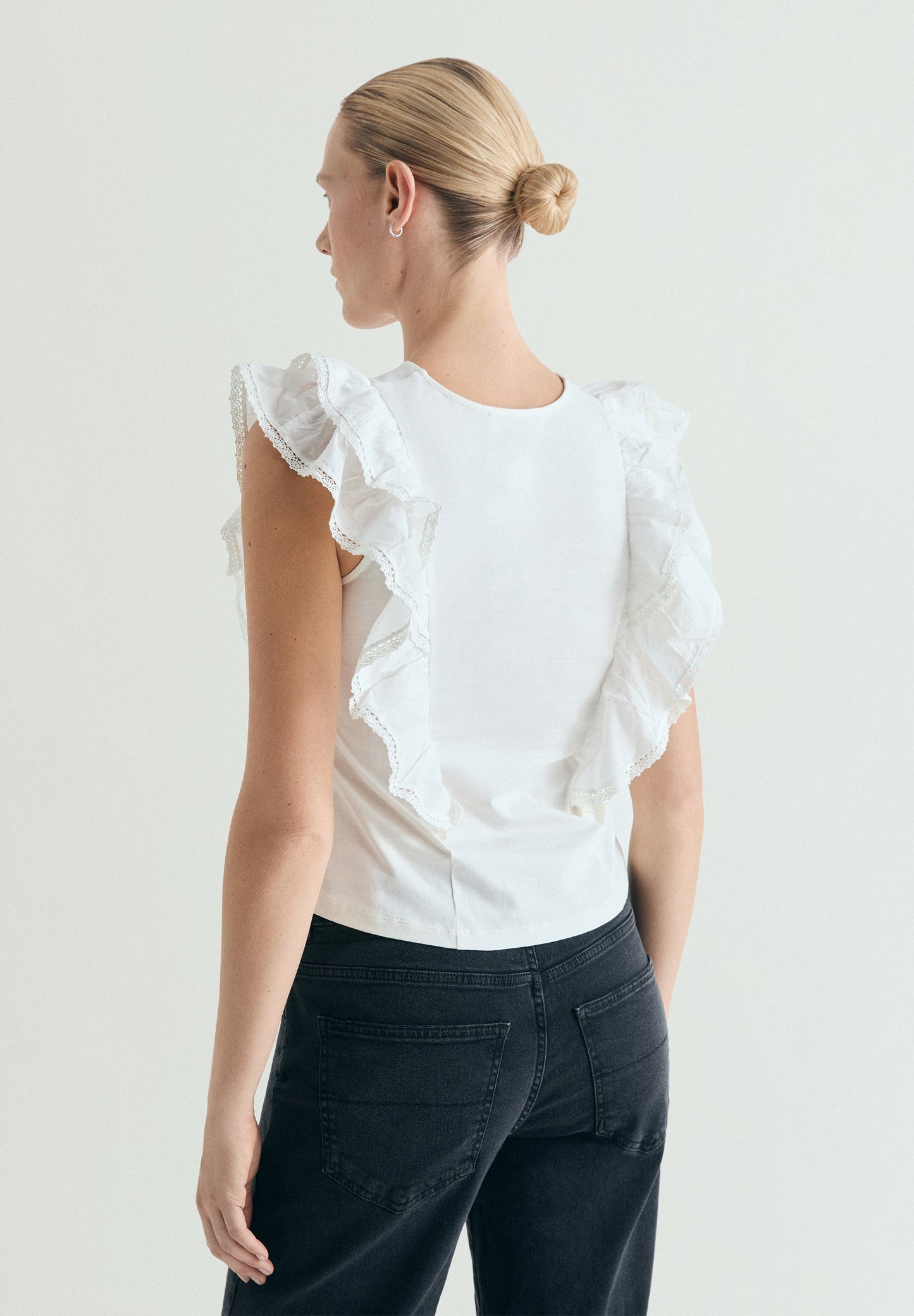 COTTON RUFFLES T-SHIRT