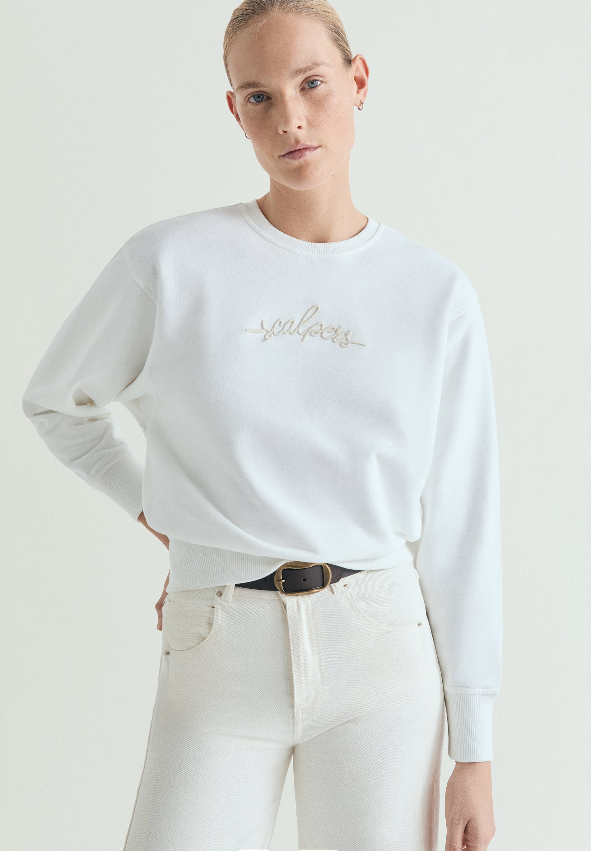 SWEATSHIRT WITH EMBROIDERED DETAILS