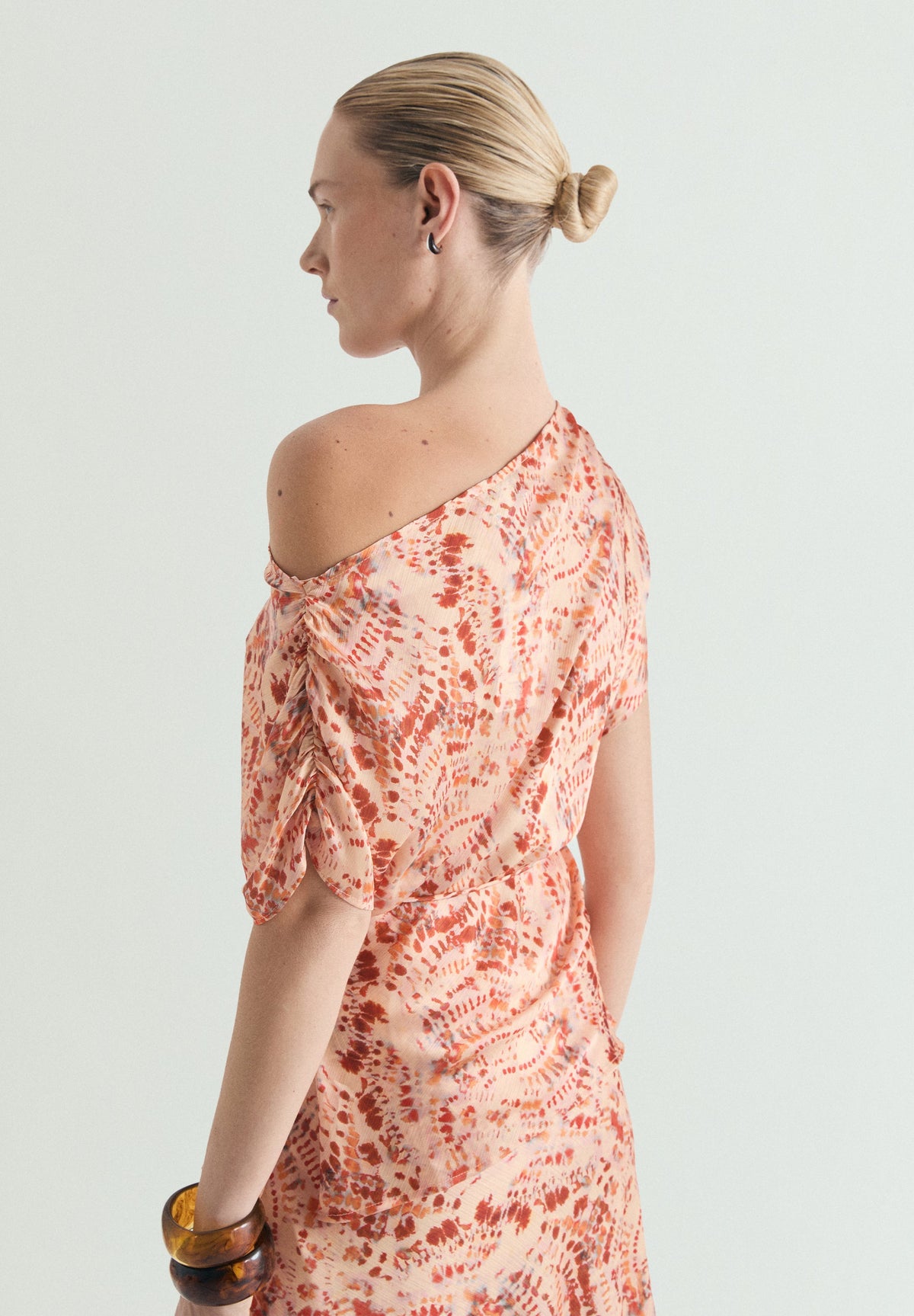 ASYMMETRIC TIE-DYE TOP