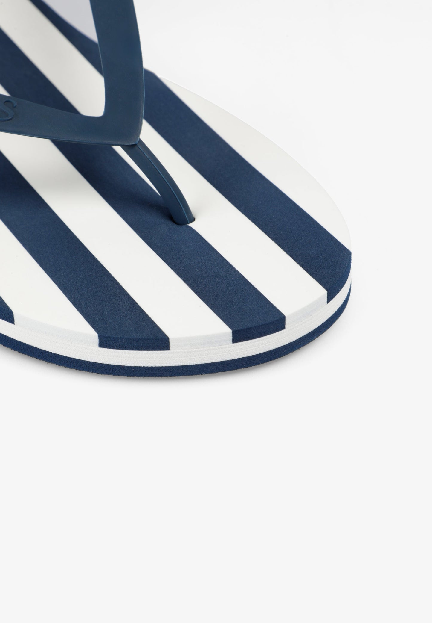 STRIPED BEACH FLIP FLOPS