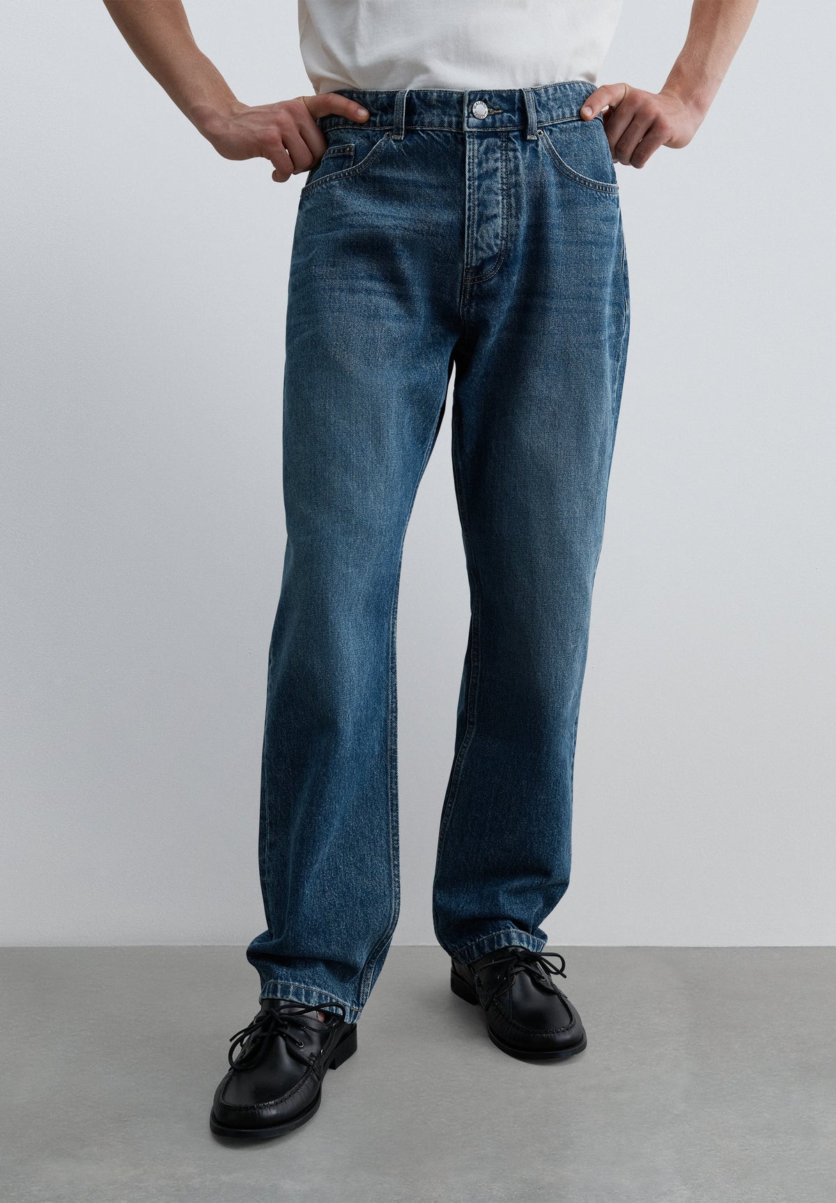REGULAR FIT JEANS