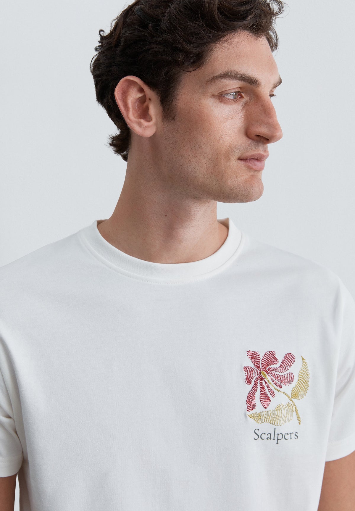 SCFLOWERS EMB TEE