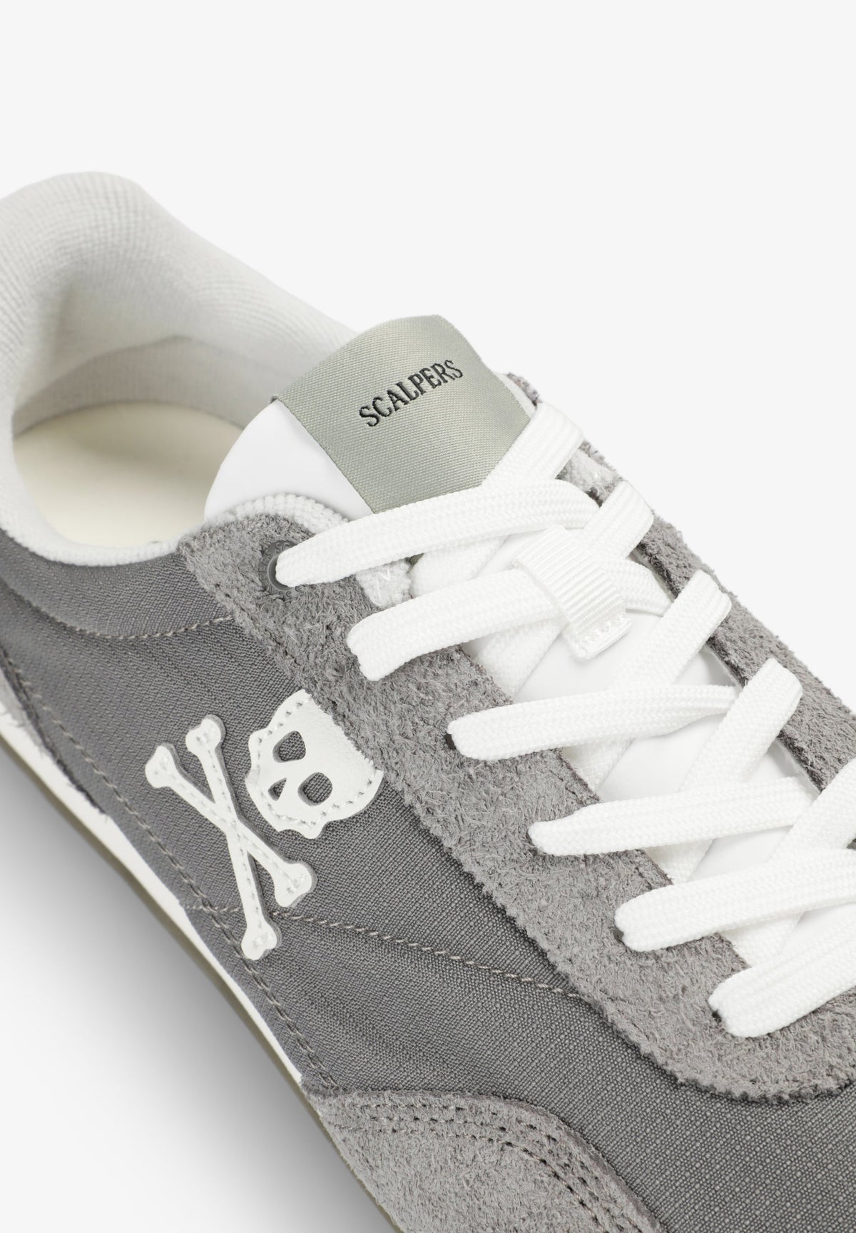 RETRO SKULL SNEAKERS