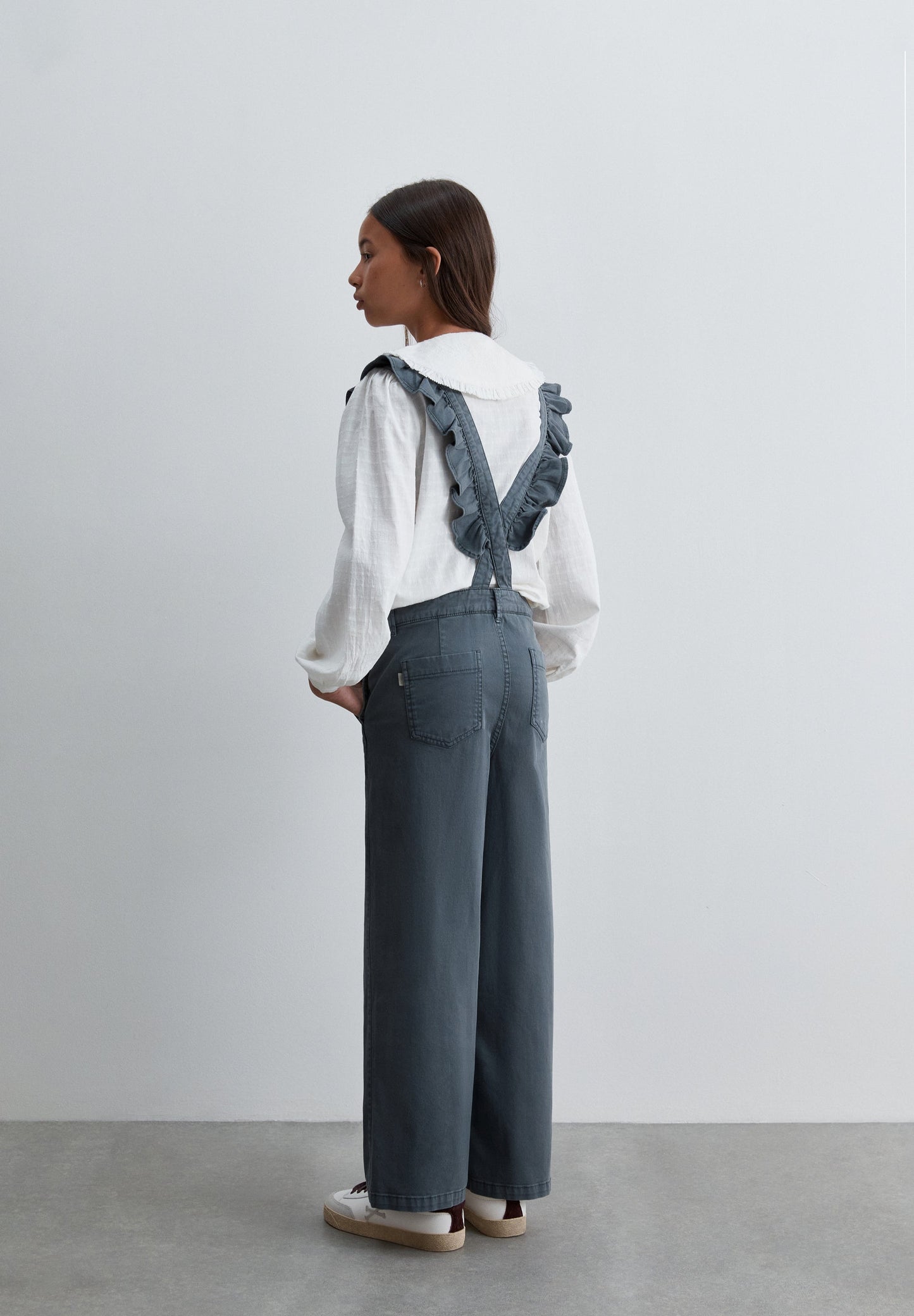 CRISS-CROSS DUNGAREES WITH RUFFLES