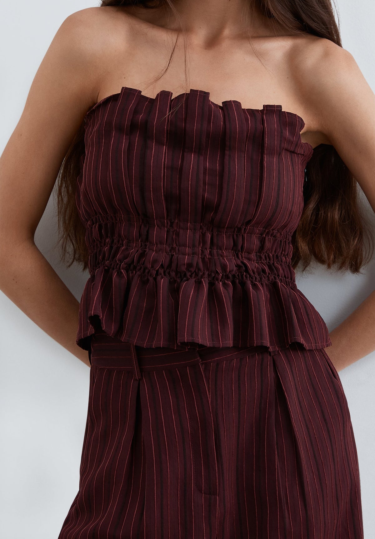 RUCHED STRAPLESS TOP