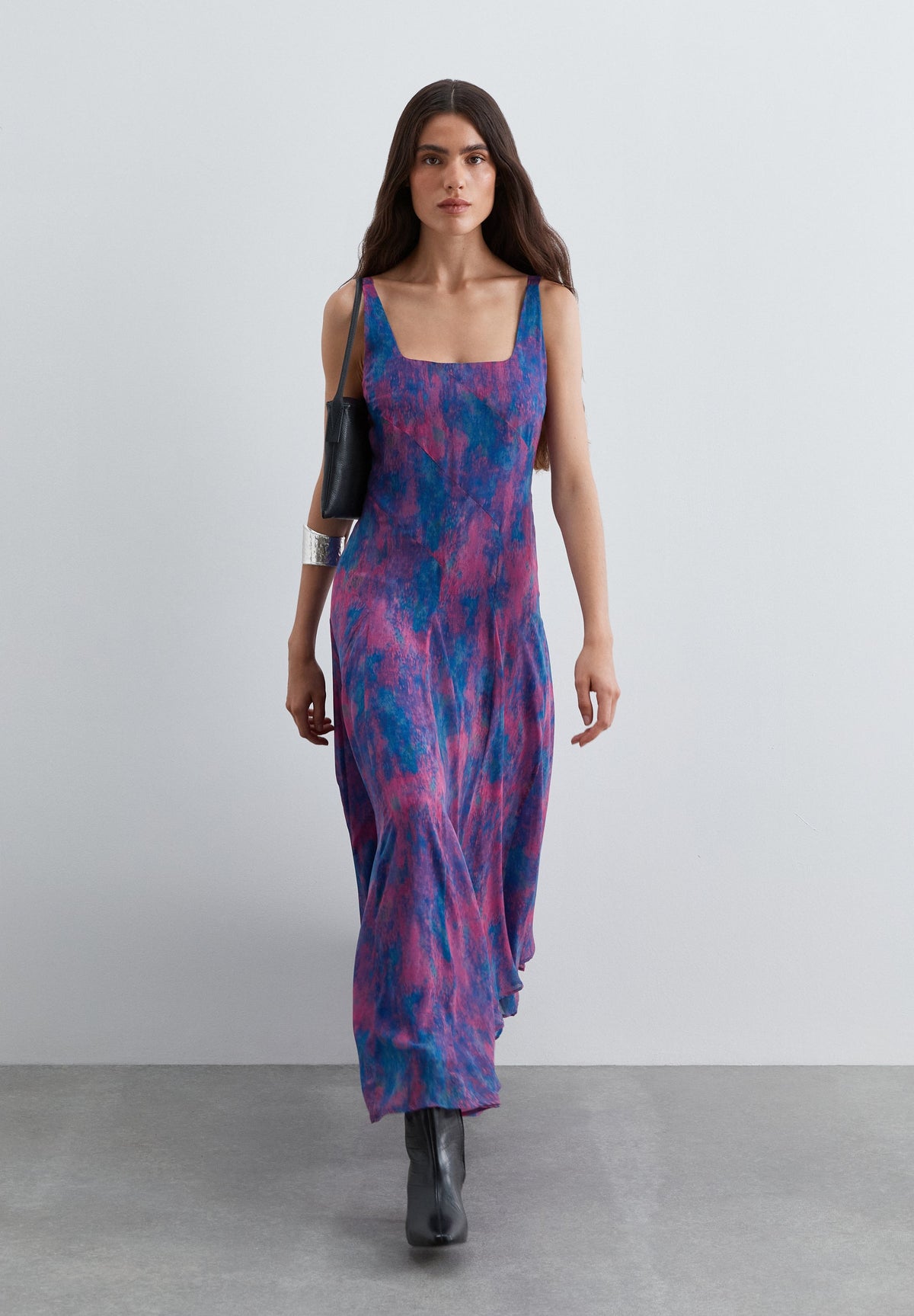 FLOWING PRINTED DRESS