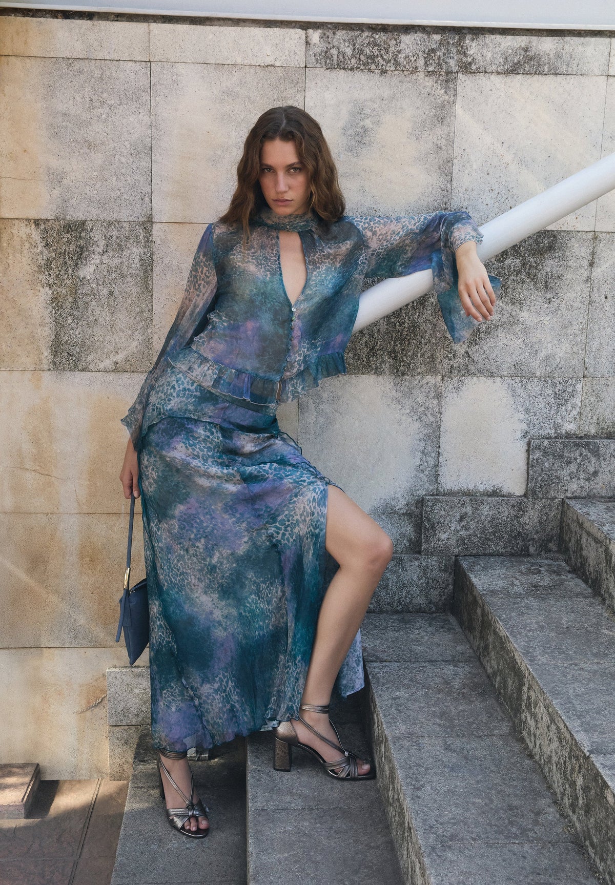 FLOWING CONTRAST PRINT SHIRT