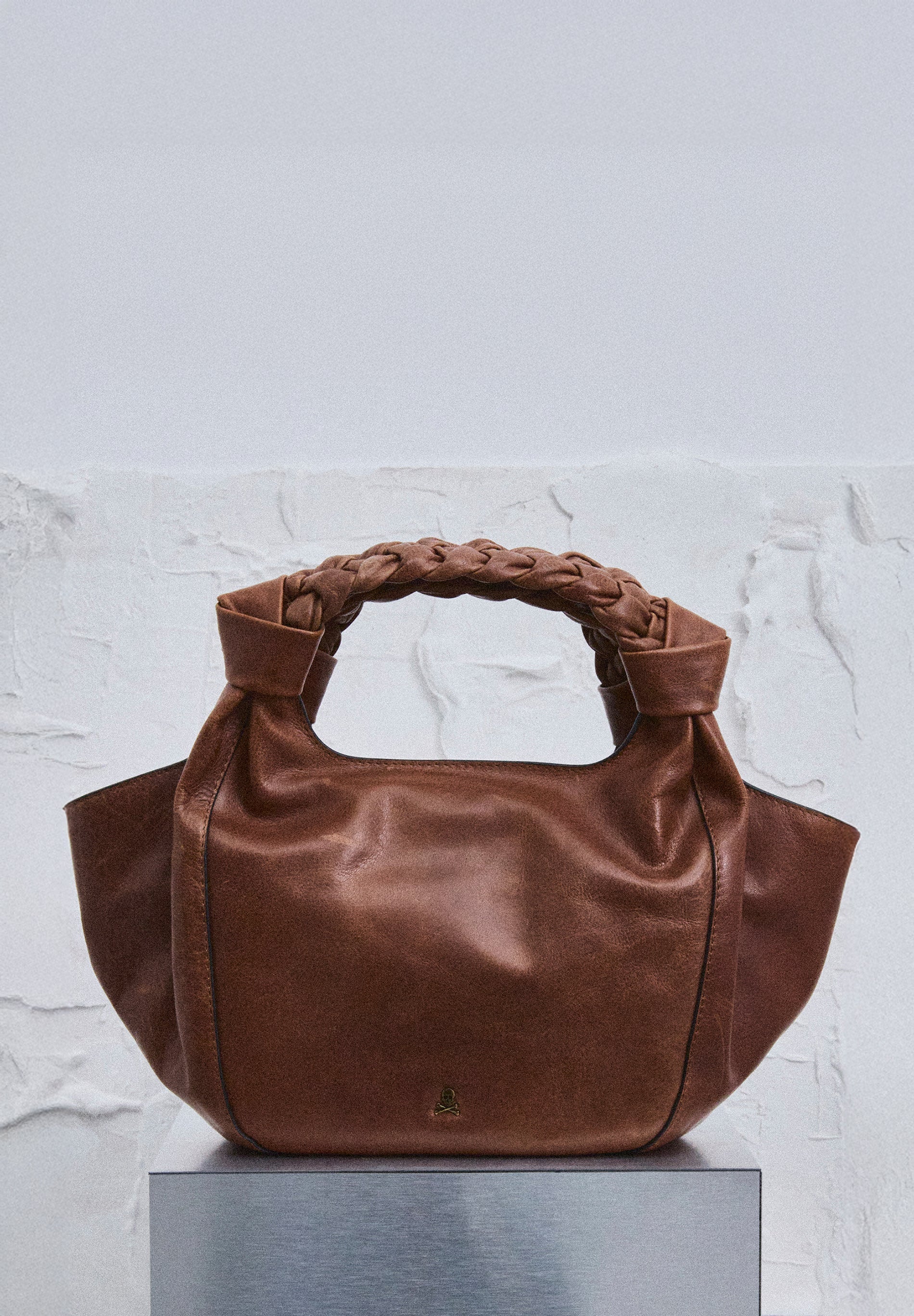 LEATHER HANDBAG WITH BRAIDED HANDLE