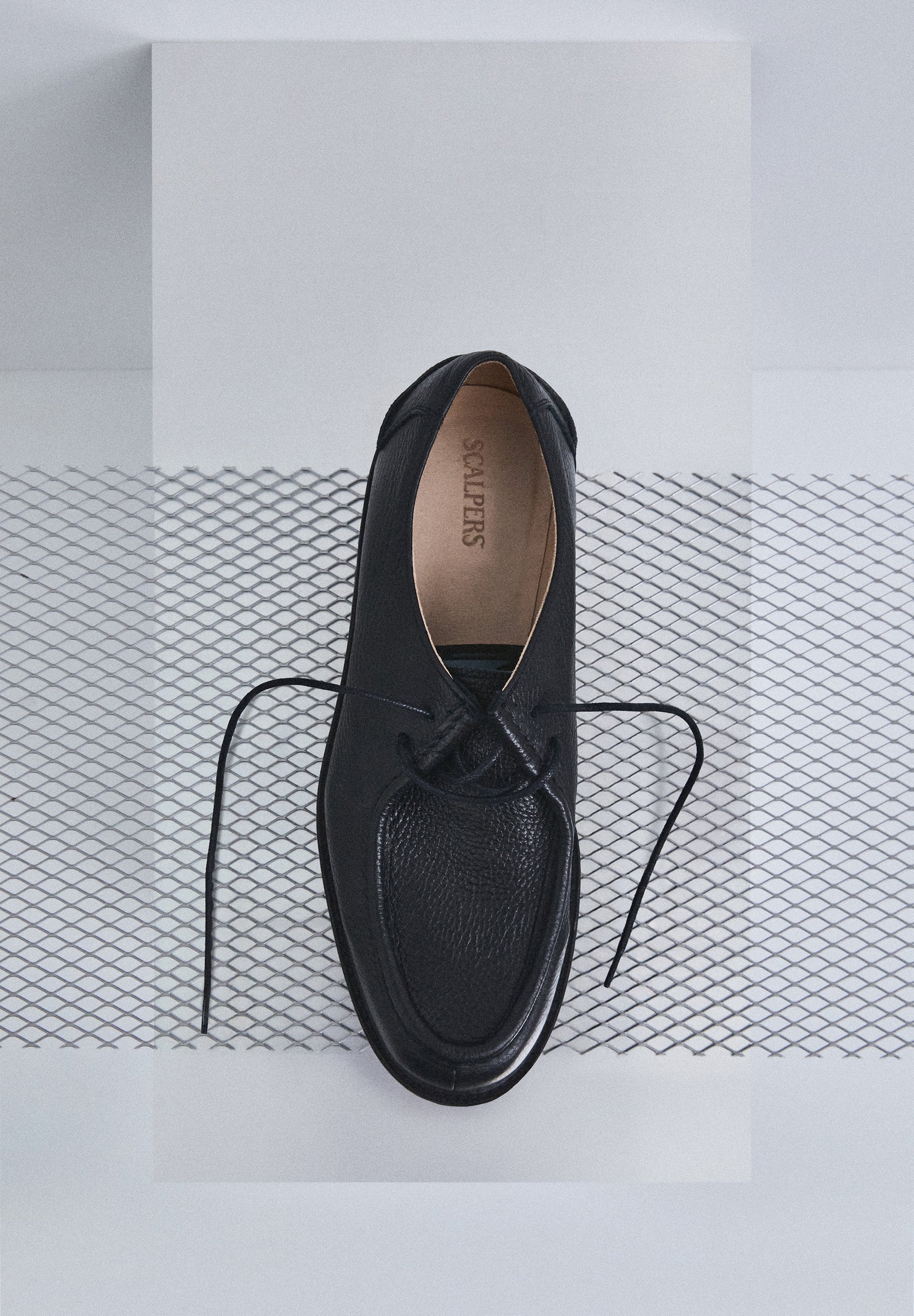 LEATHER SHOES WITH TRACK SOLES