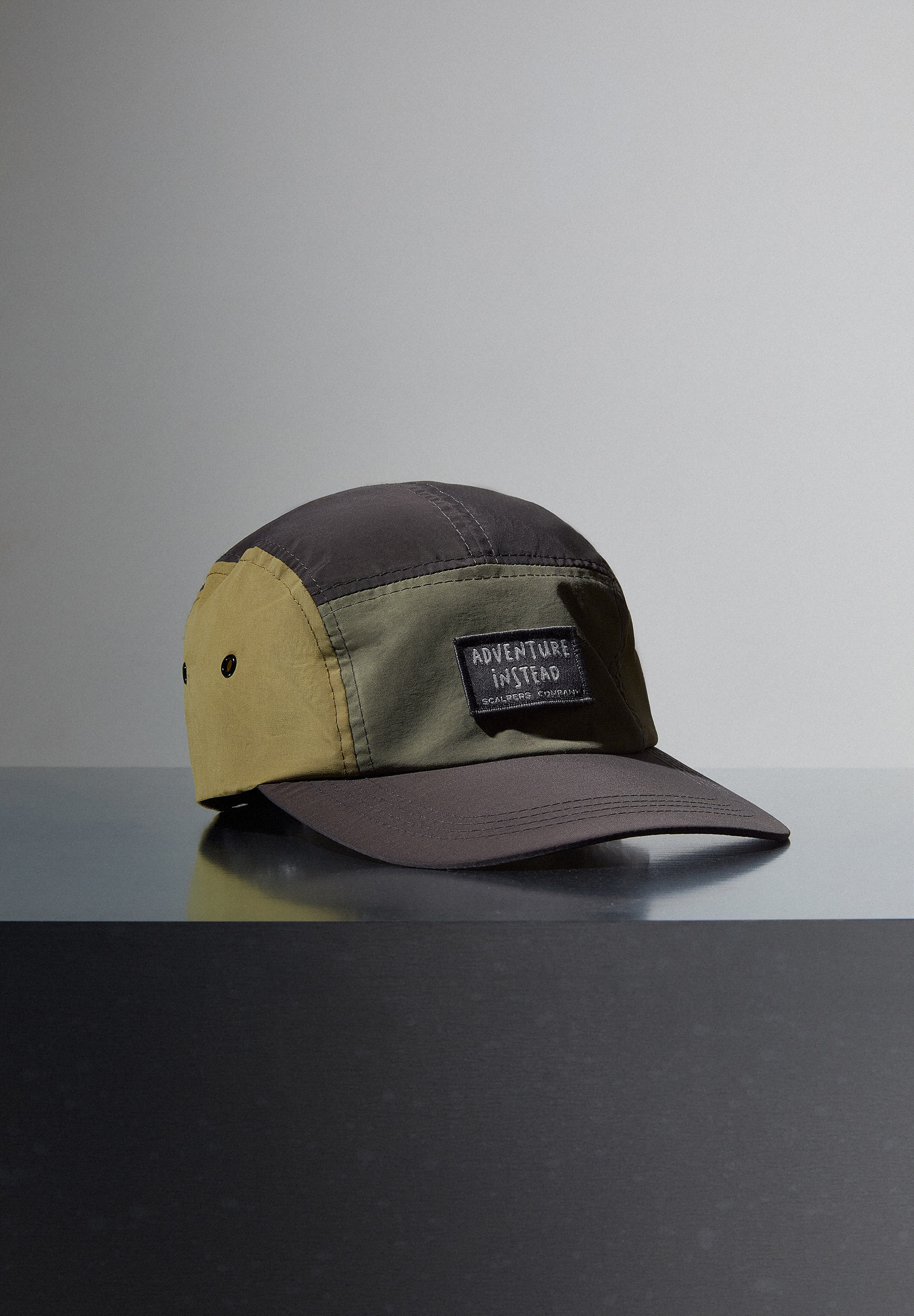 THREE-TONE CAP WITH FRONT PATCH