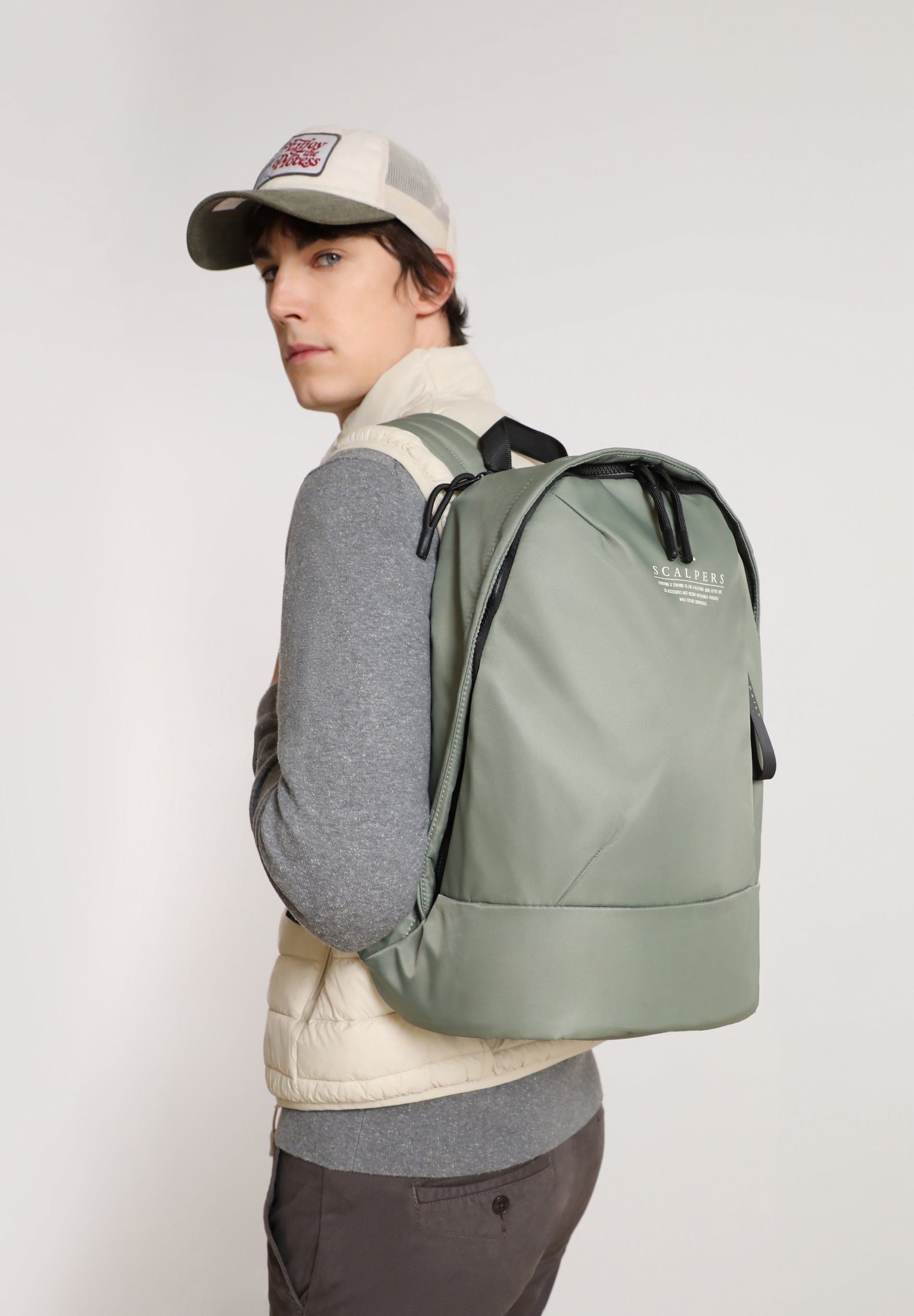 BACKPACK WITH FRONT ZIPPED POCKET