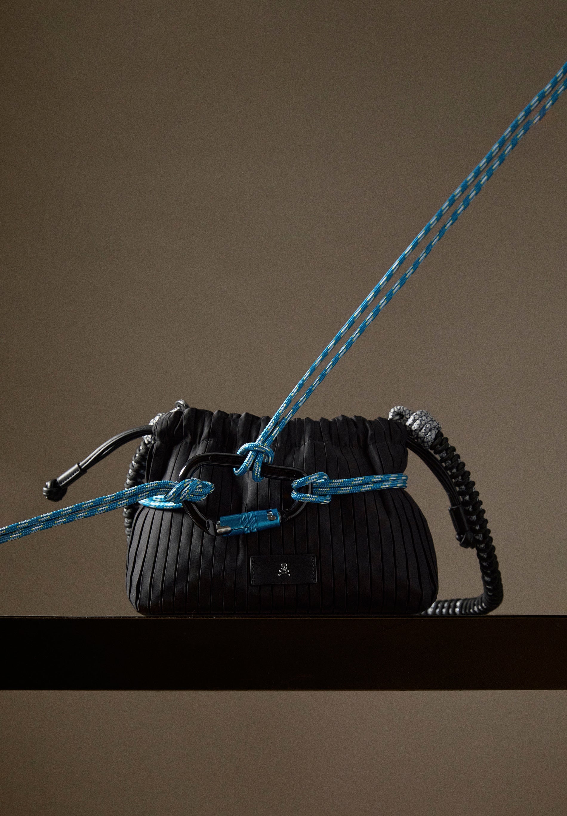 PLEATED BAG WITH ADJUSTABLE HANDLES