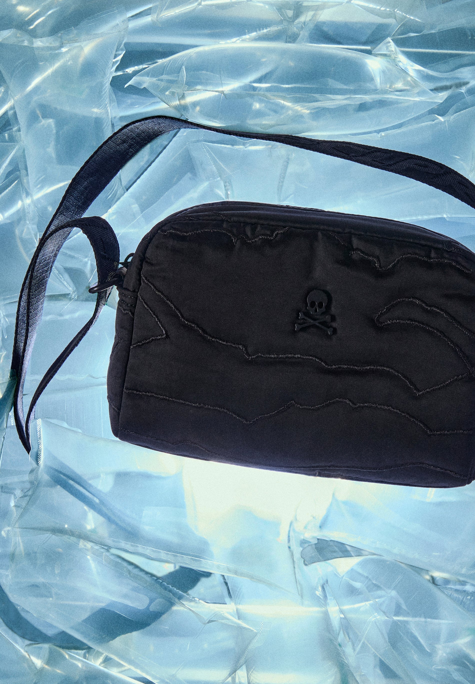 CROSSBODY BAG WITH RAISED SEAMS