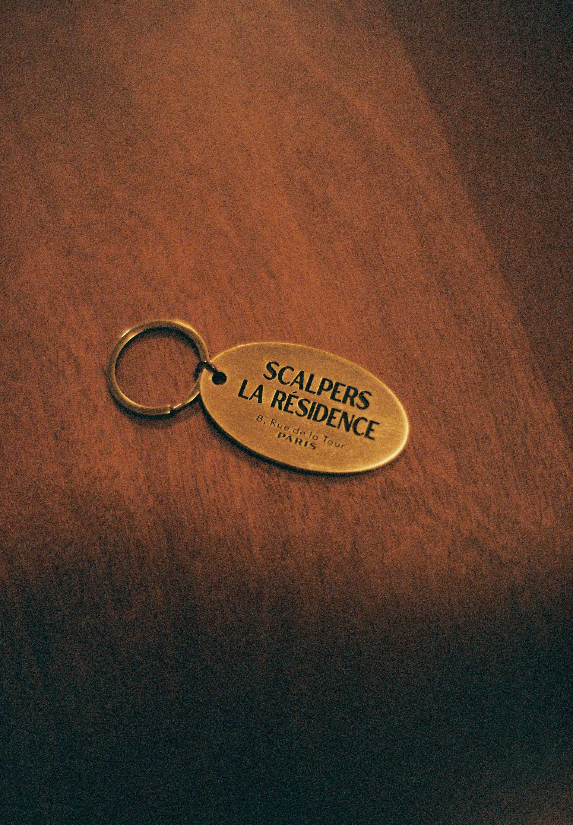 SCRESIDENCE METAL KEYCHAIN