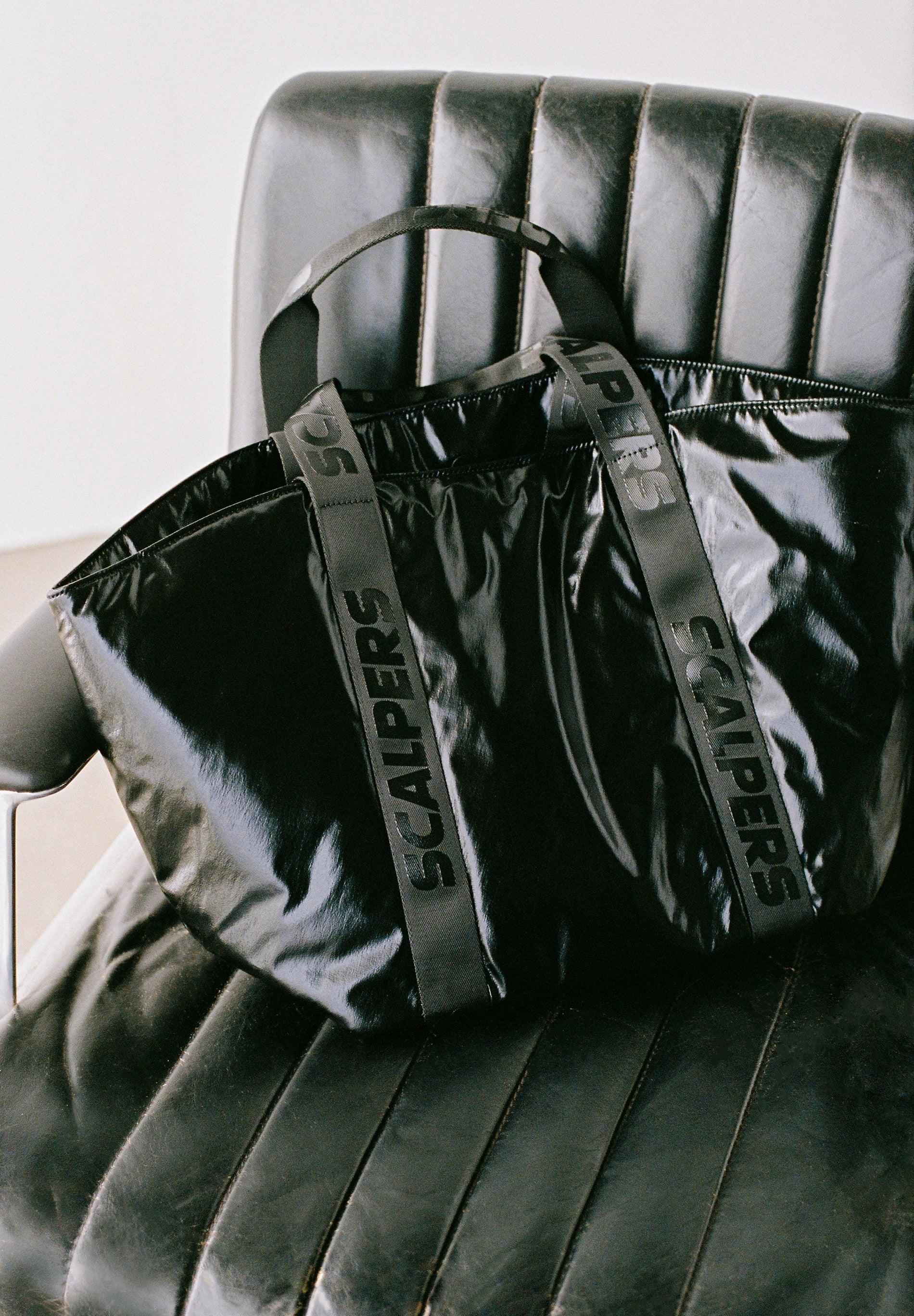 SPORTS BAG WITH LOGO HANDLES