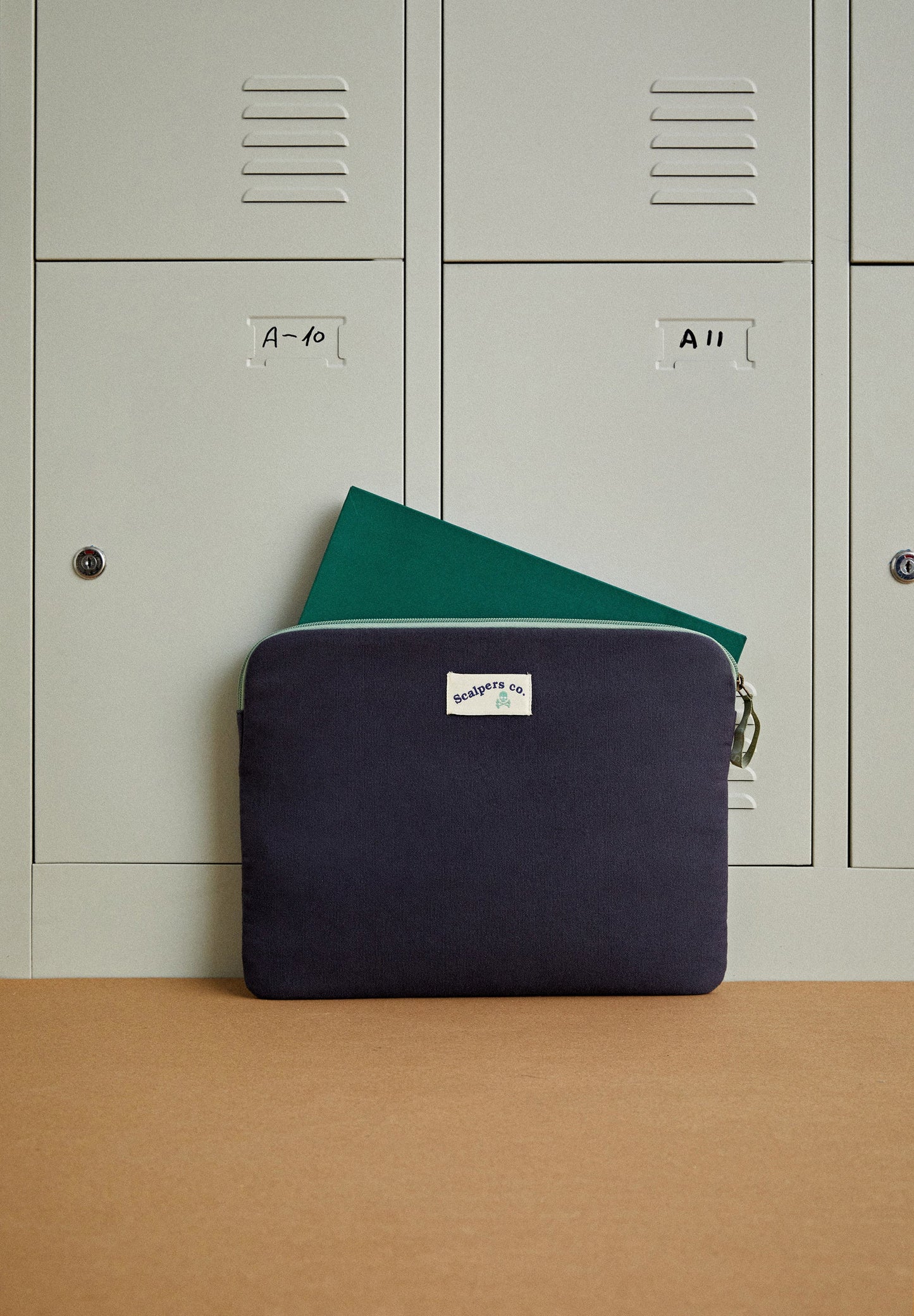 LOGO DOCUMENT HOLDER