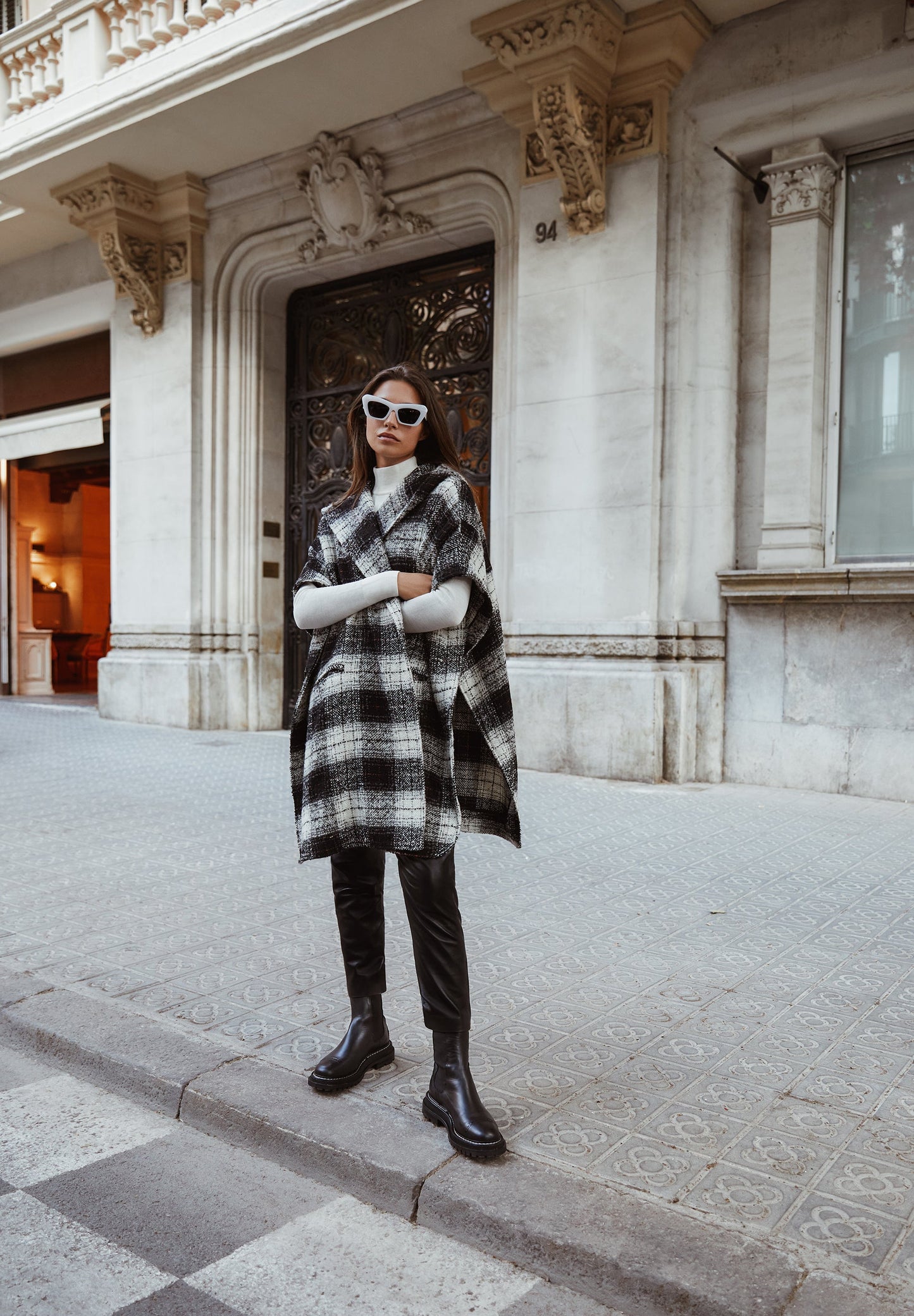 LIGHTWEIGHT CHECKED CAPE