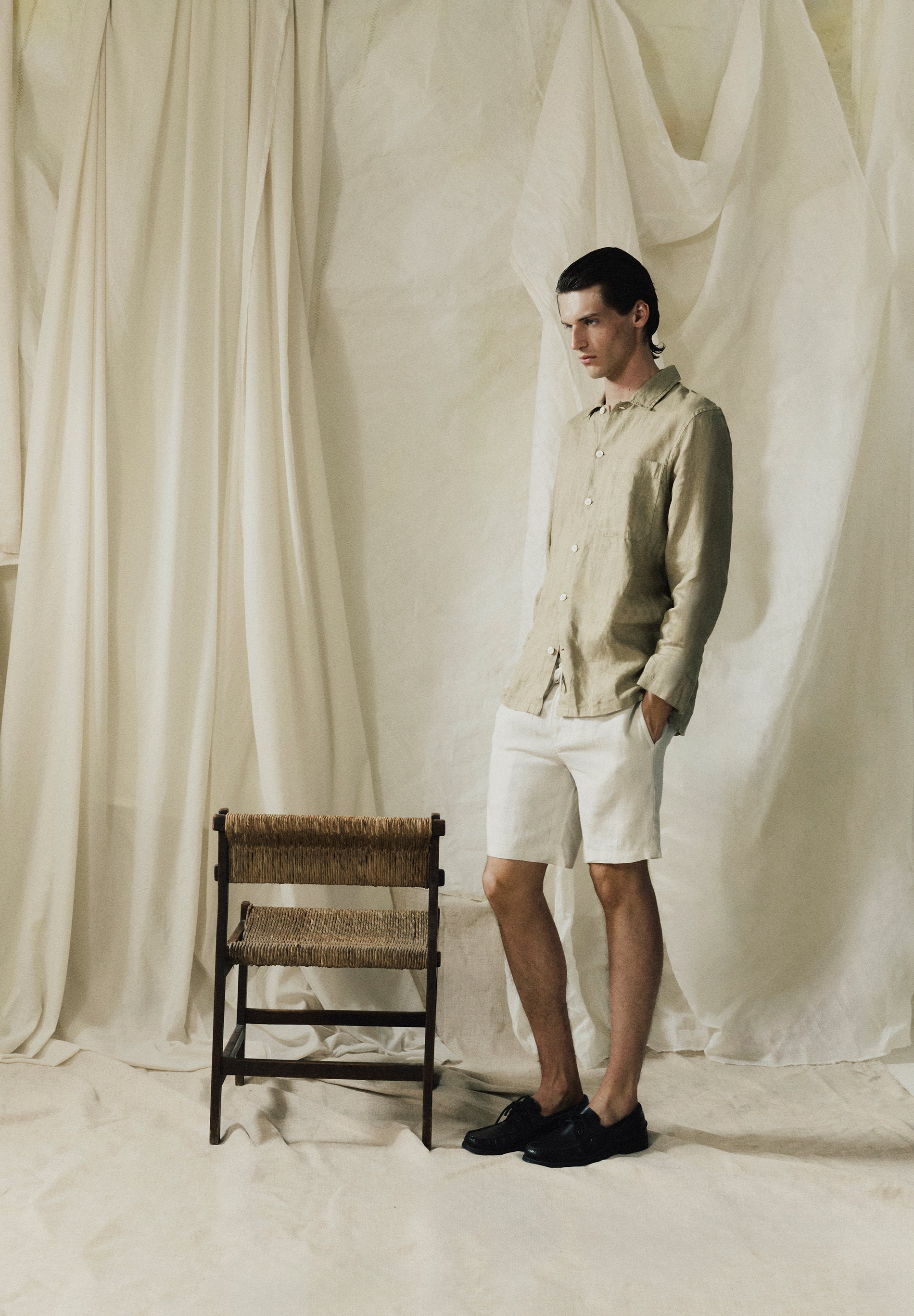 PLAIN LINEN BERMUDA SHORTS