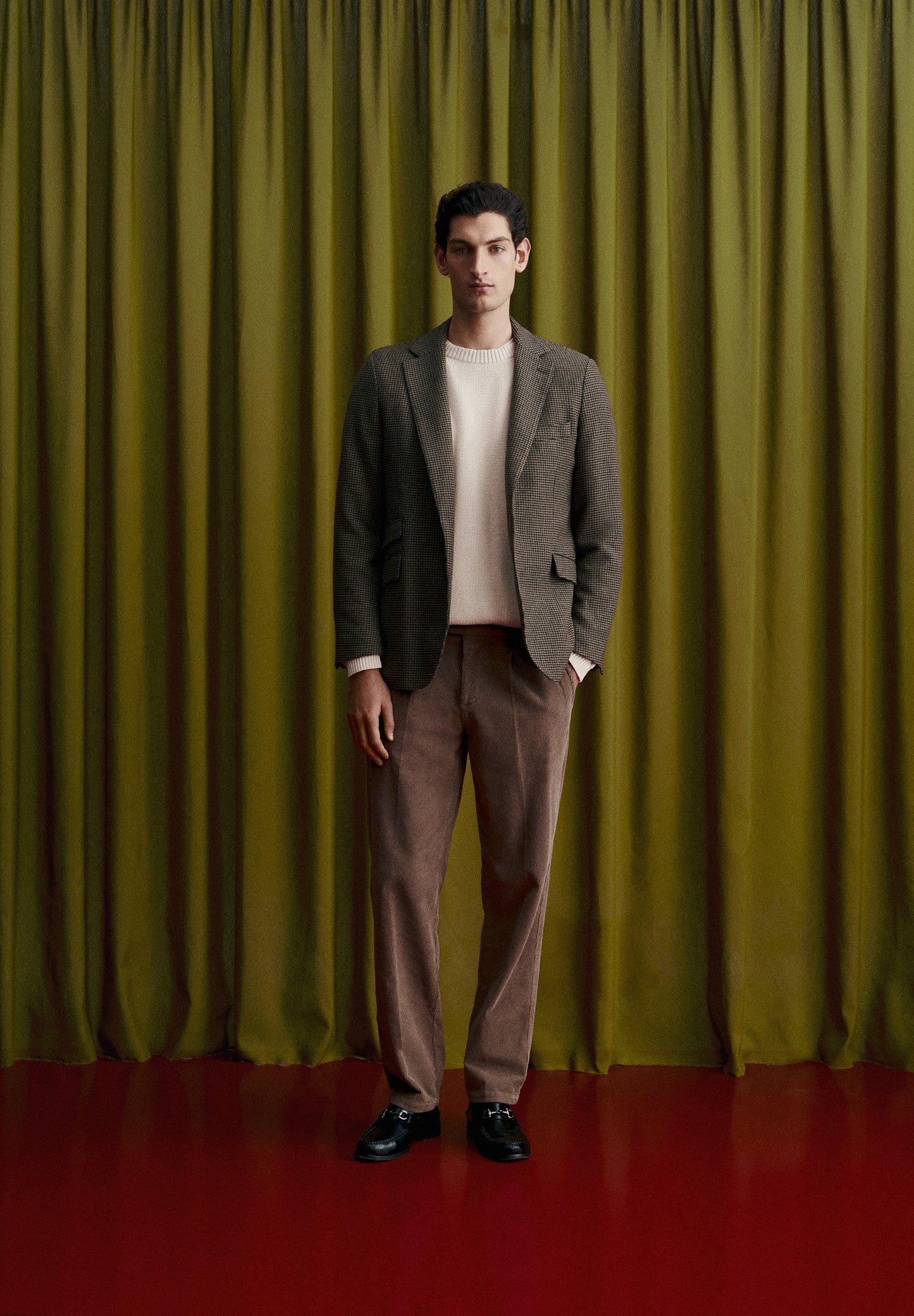 SLIM FIT CORDUROY TROUSERS WITH DARTS