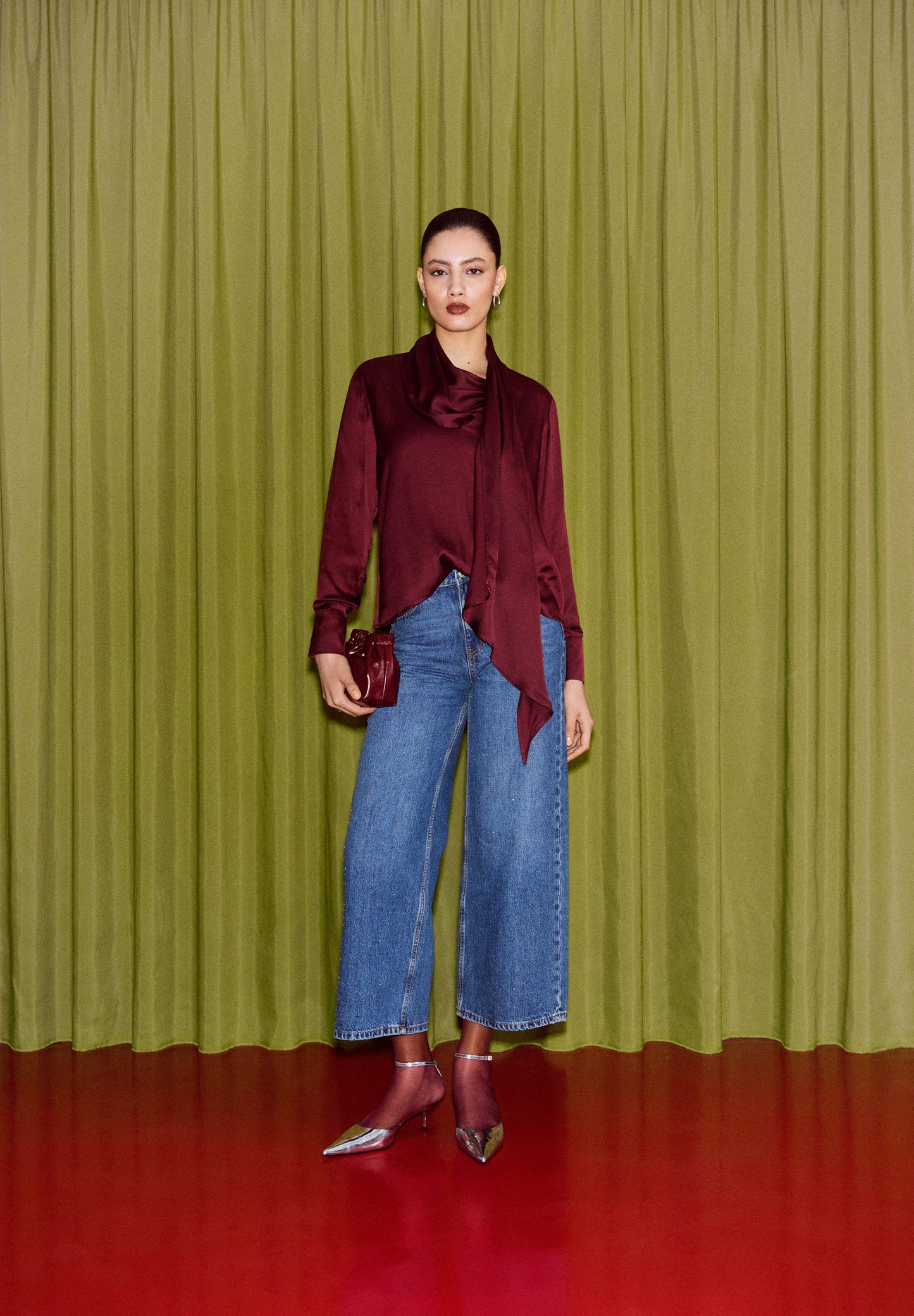 STRAIGHT JEANS WITH STUDS