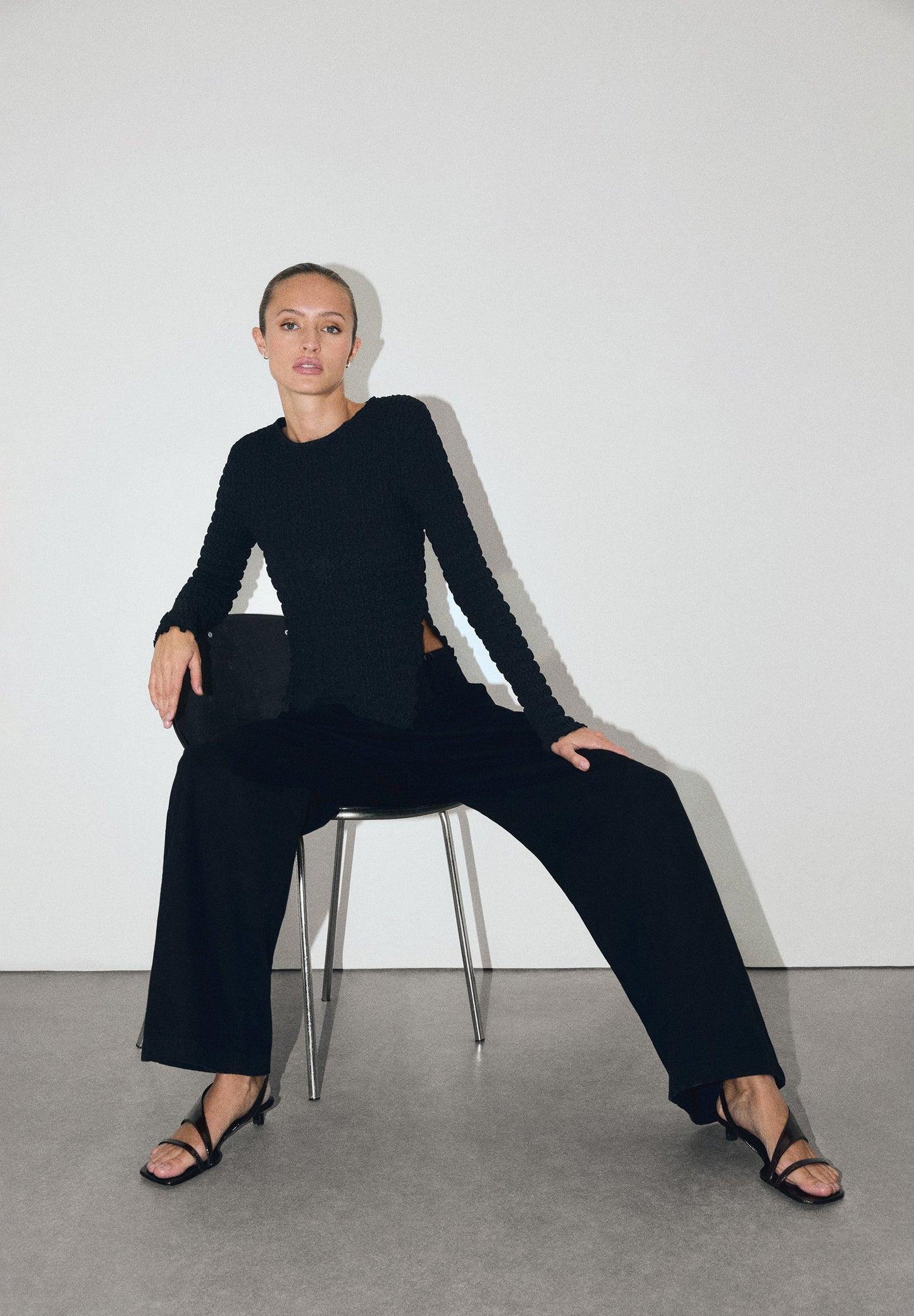 ROUND NECK TEXTURED TOP