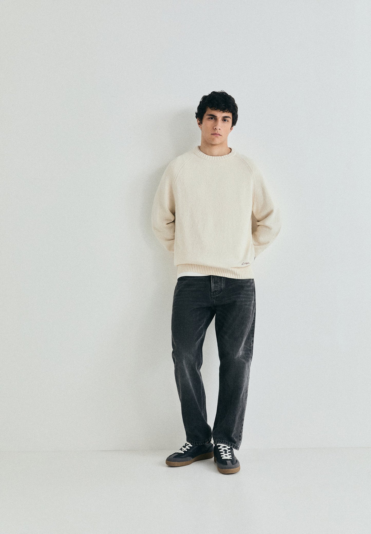 FINE KNIT SWEATER