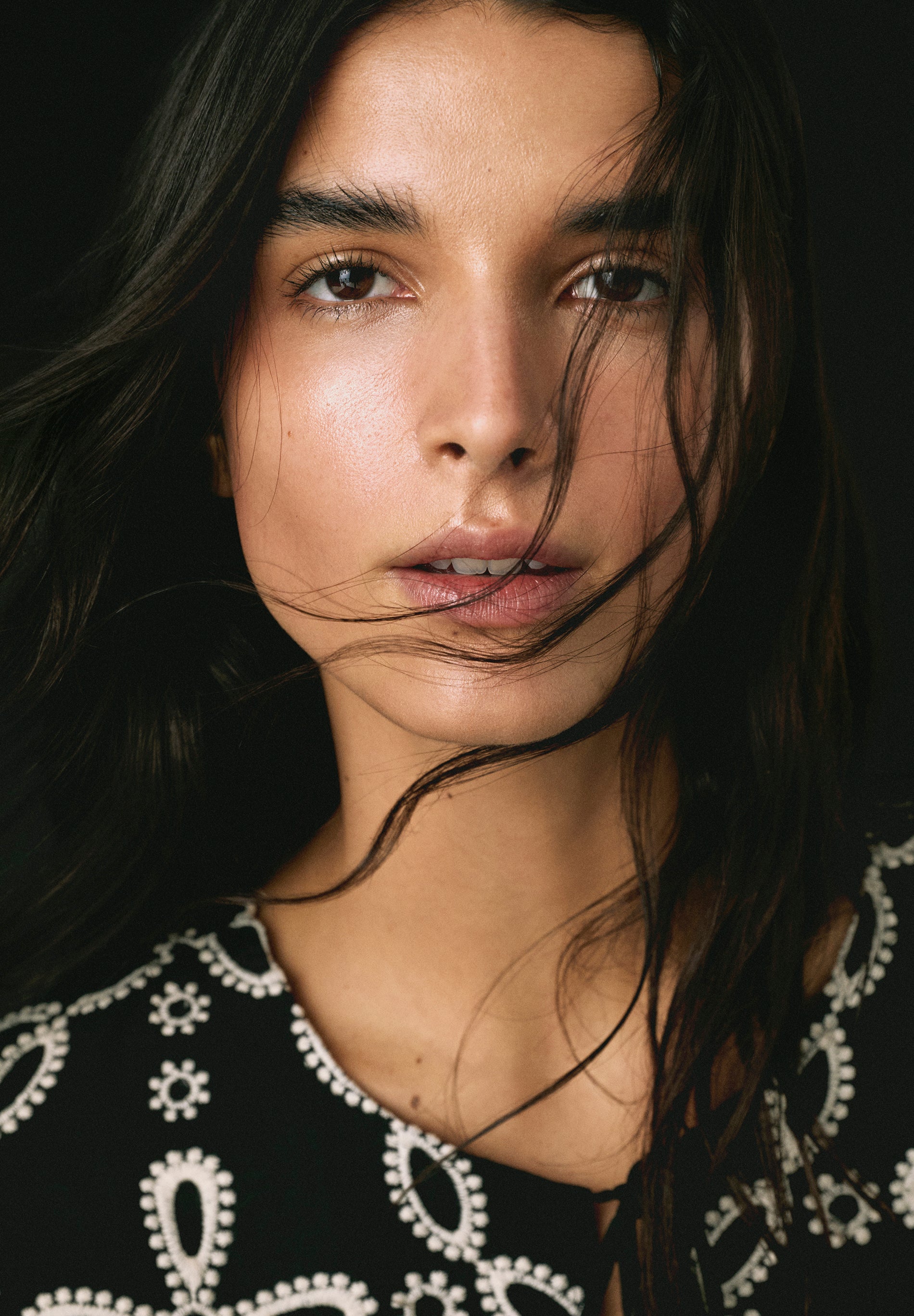 CONTRAST EMBROIDERED SHIRT