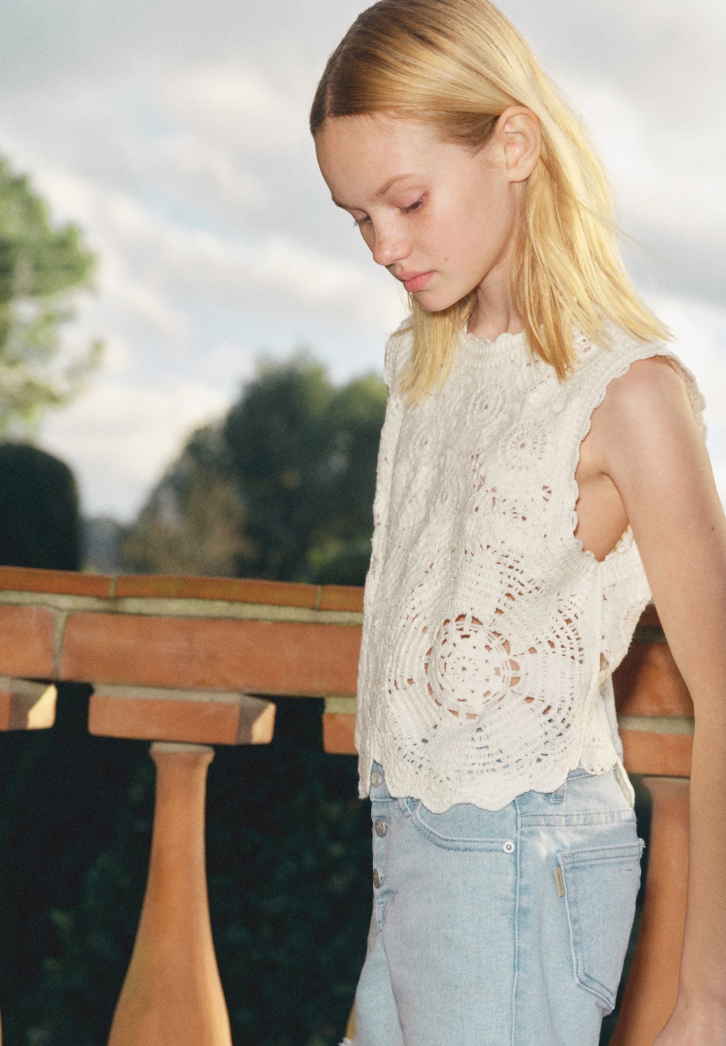 FLORAL CROCHET TOP