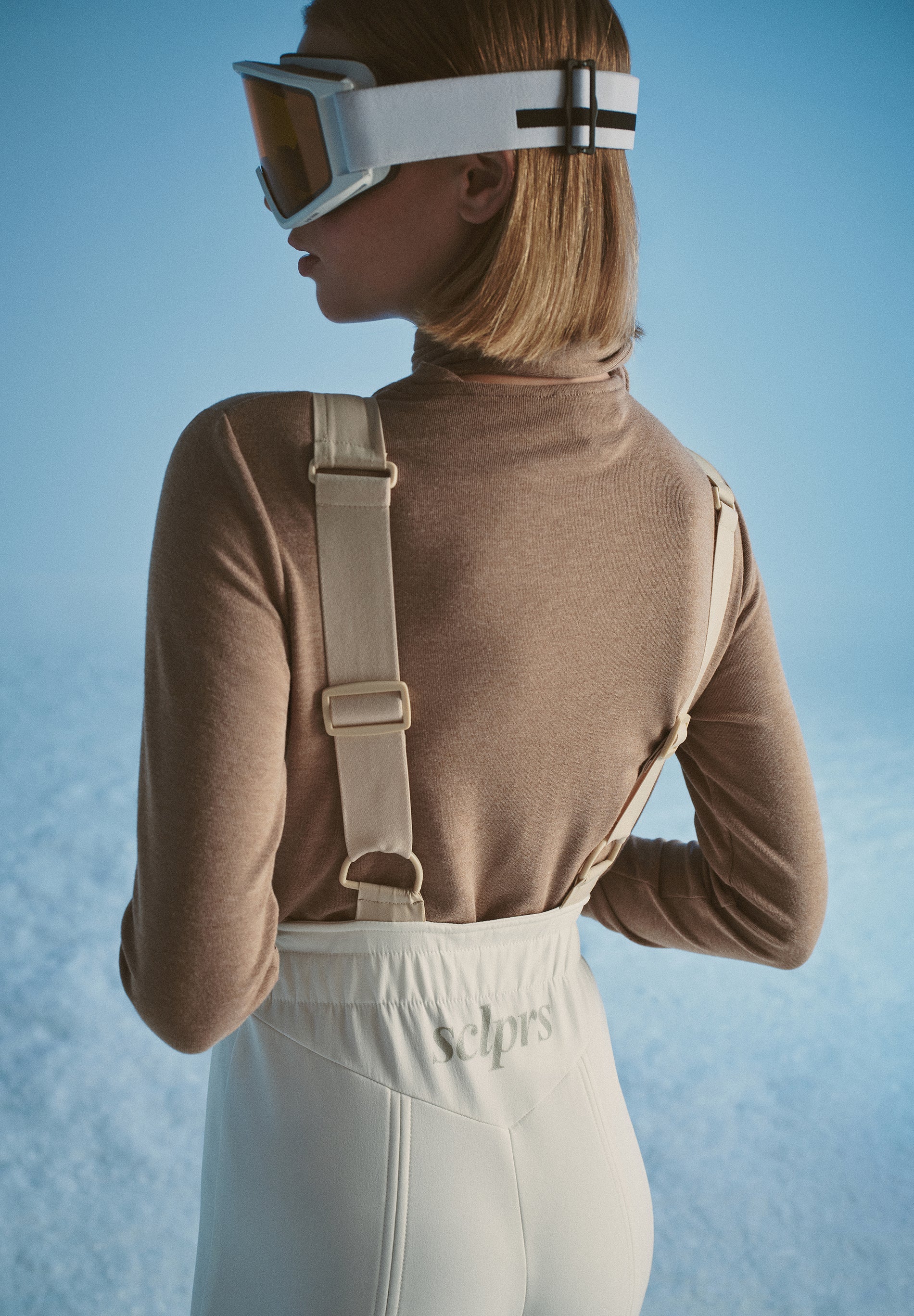 TURN-DOWN COLLAR T-SHIRT WITH TIE