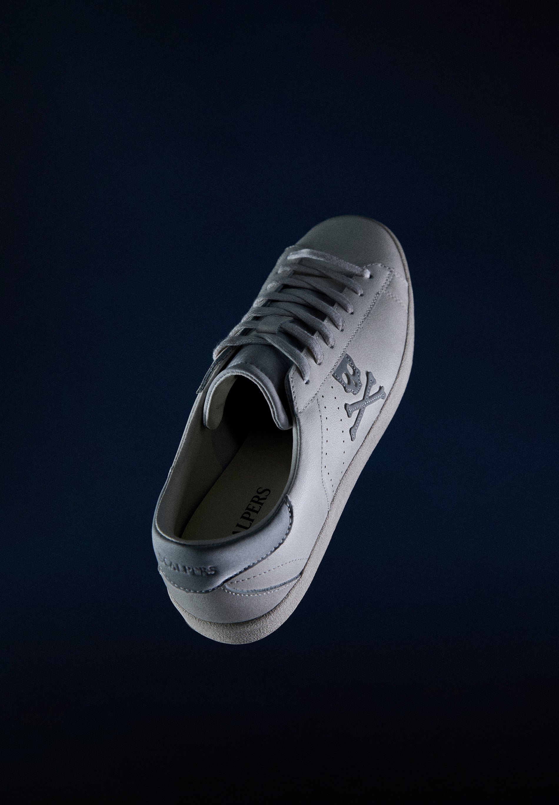 LOW TOP SNEAKERS WITH SIDE SKULL