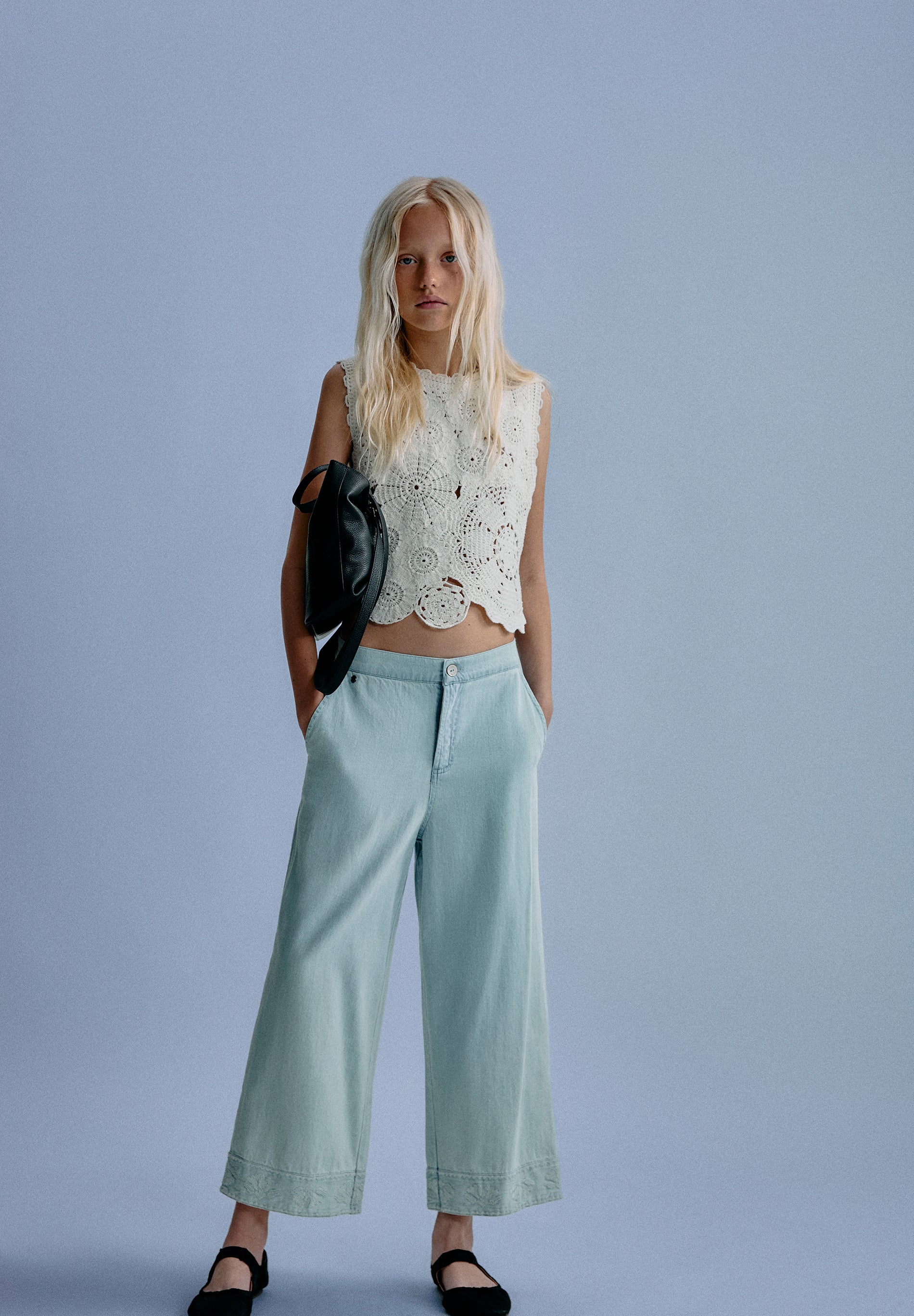 TROUSERS WITH EMBROIDERED DETAIL
