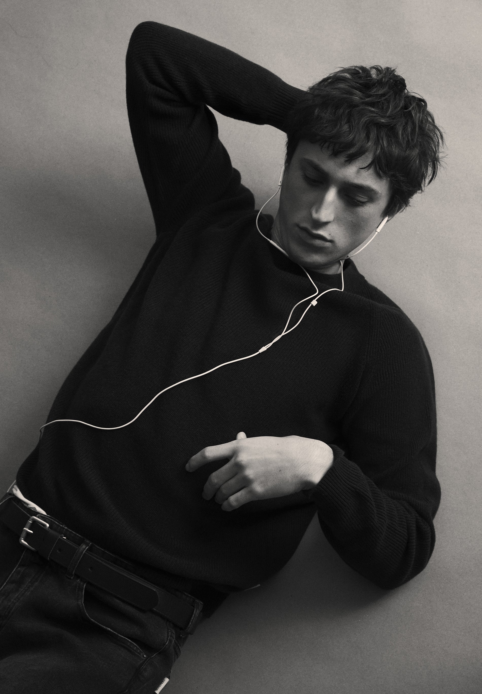 WOOL AND CASHMERE BLEND SWEATER