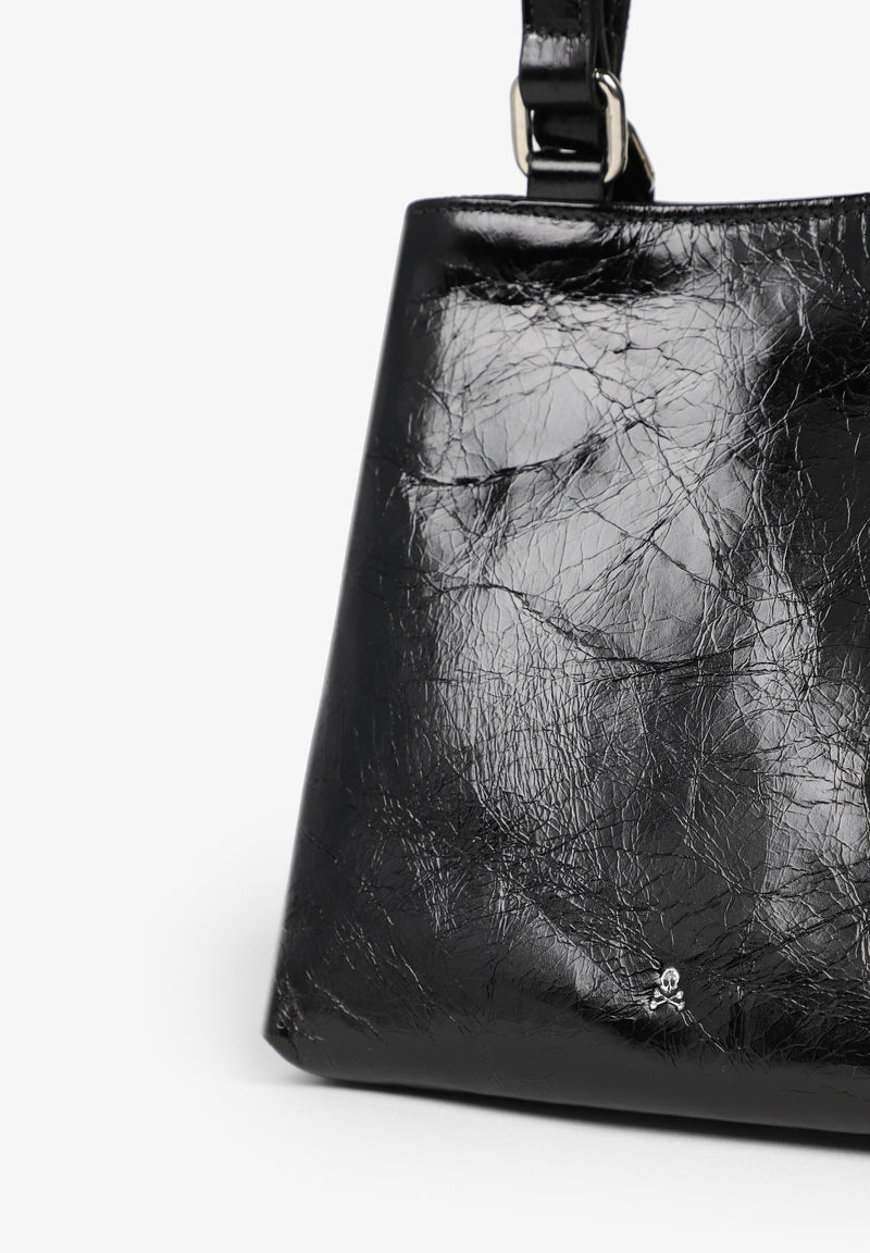 LEATHER BAG HANDLE DETAIL