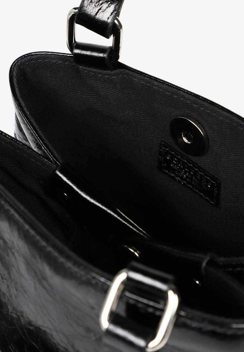 LEATHER BAG HANDLE DETAIL