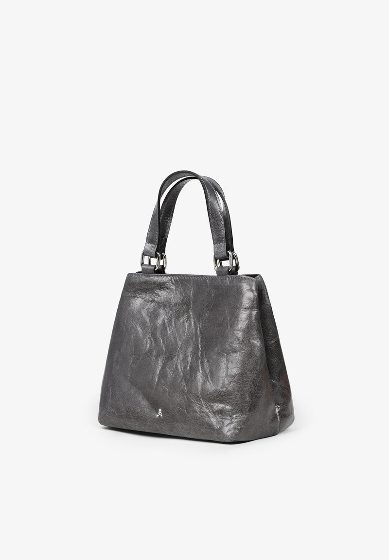 LEATHER BAG HANDLE DETAIL